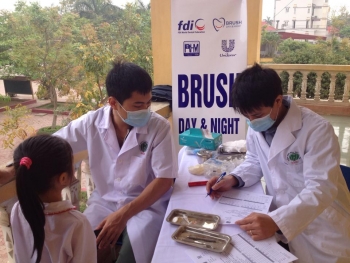 KHÁM VÀ PHỎNG VẤN VỀ THÓI QUEN VỆ SINH RĂNG MIỆNG CỦA HỌC SINH TRƯỜNG TIỂU HỌC GIA XUYÊN, HUYỆN GIA LỘC, TỈNH HẢI DƯƠNG